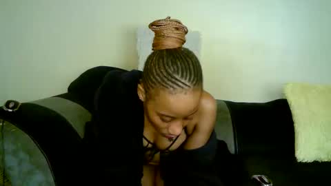 minieme001 online show from March 14, 6:57 pm