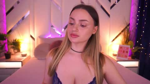 minifox_ online show from March 13, 7:26 am