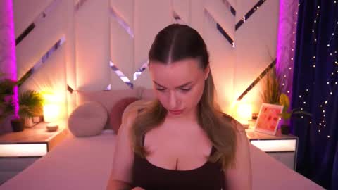 minifox_ online show from March 16, 7:01 am