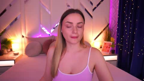 minifox_ online show from March 19, 7:34 am