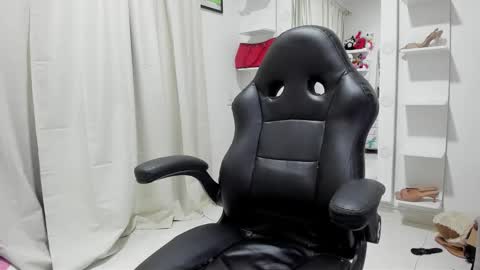 Snapshot of minilolyi chatting on November 6, 6:09 pm Loly online show from November 6, 6:09 pm