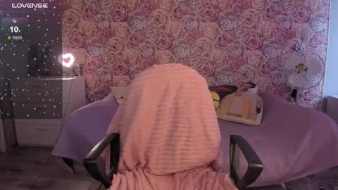 Snapshot of minionkaaa chatting on December 2, 7:25 am Ariana online show from December 2, 7:25 am