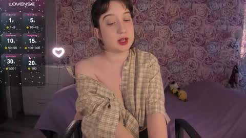 Snapshot of minionkaaa chatting on December 10, 9:12 am Ariana online show from December 10, 9:12 am