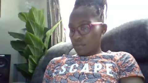 Snapshot of minlavine chatting on June 24, 12:04 pm minlavine online show from June 24, 12:04 pm