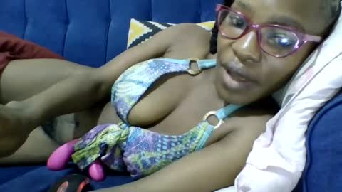 Snapshot of minlavine chatting on July 2, 9:04 am minlavine online show from July 2, 9:04 am
