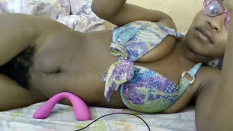 Snapshot of minlavine chatting on July 24, 10:46 am minlavine online show from July 24, 10:46 am