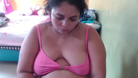 Snapshot of minnie_bbw69 chatting on May 9, 8:25 pm Andrea online show from May 9, 8:25 pm