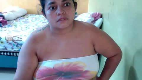 Snapshot of minnie_bbw69 chatting on May 31, 11:17 am Andrea online show from May 31, 11:17 am
