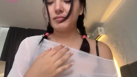 Snapshot of minnie_joy_ chatting on June 4, 12:22 pm Joy online show from June 4, 12:22 pm