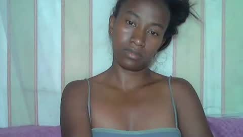 minouch211907 online show from December 4, 7:06 am