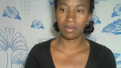 minouch211907 online show from December 19, 2:29 am