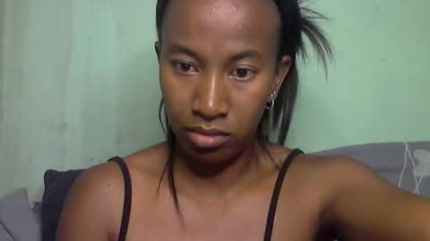 minouch211907 online show from May 1, 12:59 am