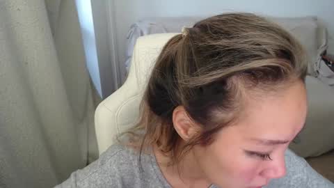 mira_g online show from September 16, 12:28 pm