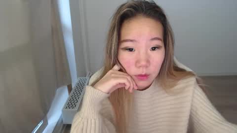 mira_g online show from November 12, 8:37 am