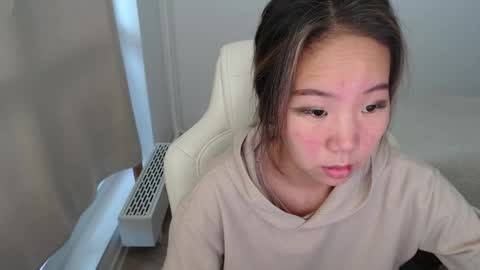 mira_g online show from November 18, 9:14 am