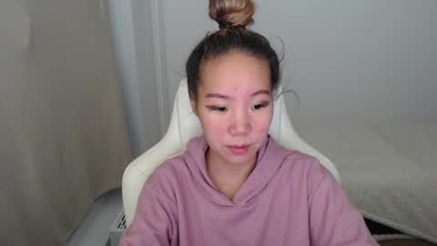 mira_g online show from November 20, 1:22 pm