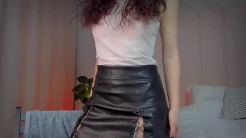 Snapshot of mira_kraviz chatting on January 17, 7:38 pm Mira online show from January 17, 7:38 pm