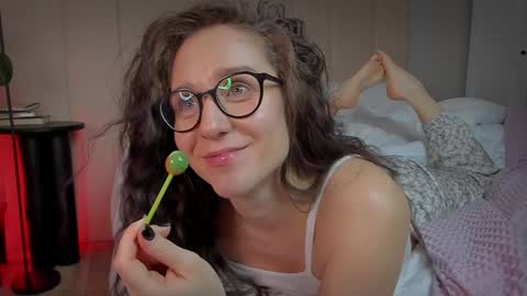 Snapshot of mira_kraviz chatting on January 17, 10:45 pm Mira online show from January 17, 10:45 pm