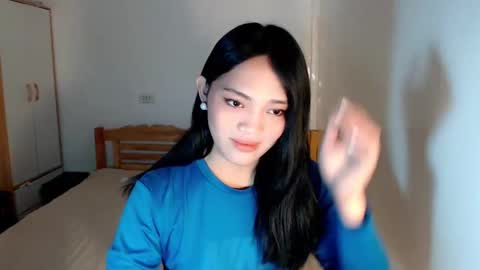 Snapshot of mira_luna222 chatting on December 2, 3:47 pm Mira Bella online show from December 2, 3:47 pm