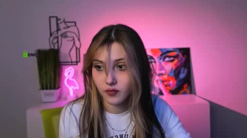 mira_lyn online show from November 28, 7:05 pm