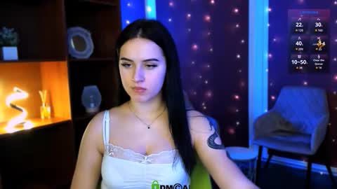 mira_lyn online show from December 4, 8:06 pm