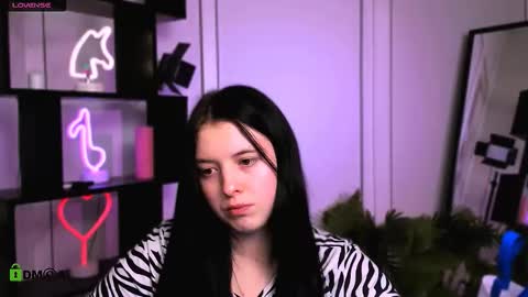 mira_lyn online show from December 16, 7:19 pm