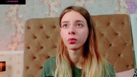 mira_lynxx online show from October 29, 5:10 am