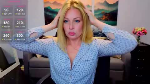 Snapshot of mira_whitme chatting on May 20, 12:00 pm Mira online show from May 20, 12:00 pm