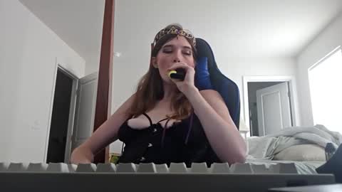 Snapshot of miracat4u chatting on October 31, 5:03 pm miracat4u online show from October 31, 5:03 pm