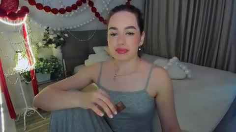 Snapshot of miraclecurly chatting on June 11, 10:13 am Emma online show from June 11, 10:13 am