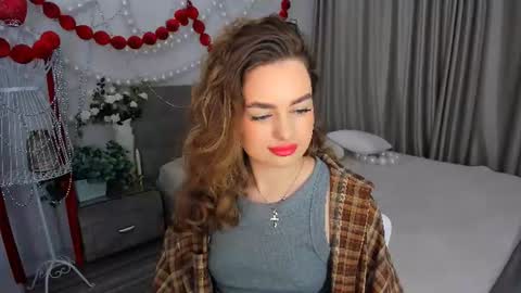 Snapshot of miraclecurly chatting on June 15, 1:08 am Emma online show from June 15, 1:08 am