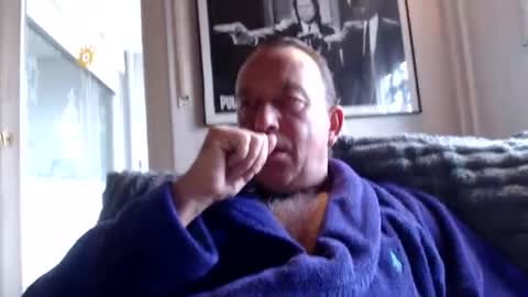 Snapshot of miracolix_030 chatting on December 4, 9:51 am Ben online show from December 4, 9:51 am