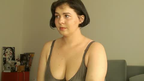 Snapshot of miradiaz chatting on June 7, 7:45 am Meera online show from June 7, 7:45 am