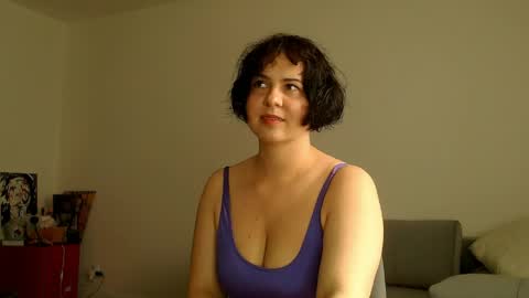 Snapshot of miradiaz chatting on June 8, 6:14 am Meera online show from June 8, 6:14 am