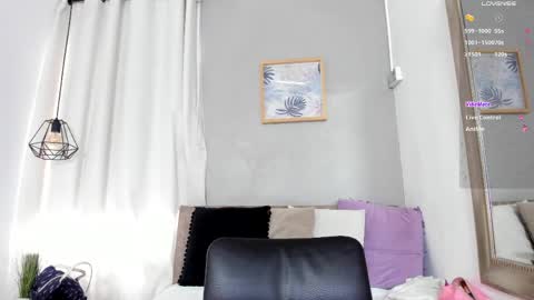 Snapshot of miranda_doll_ chatting on June 5, 12:11 pm online show from June 5, 12:11 pm