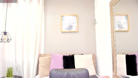 Snapshot of miranda_doll_ chatting on June 11, 12:03 pm online show from June 11, 12:03 pm