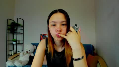 Snapshot of miranda_holms chatting on July 4, 4:51 am miranda_holms online show from July 4, 4:51 am