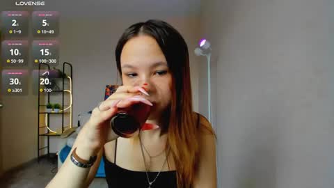 Snapshot of miranda_holms chatting on July 7, 5:32 am miranda_holms online show from July 7, 5:32 am