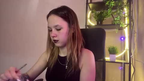 Snapshot of miranda_holms chatting on August 4, 4:15 am miranda_holms online show from August 4, 4:15 am