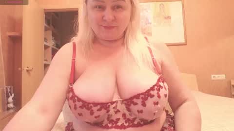 Snapshot of miranda_robinson chatting on May 17, 2:35 pm Miranda online show from May 17, 2:35 pm