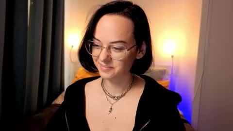 MiraSkyy online show from October 6, 2:36 pm