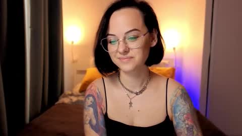 MiraSkyy online show from October 22, 2:50 pm