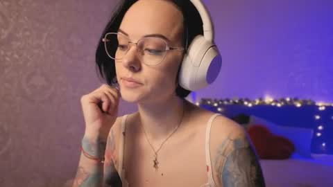 MiraSkyy online show from August 1, 7:02 pm