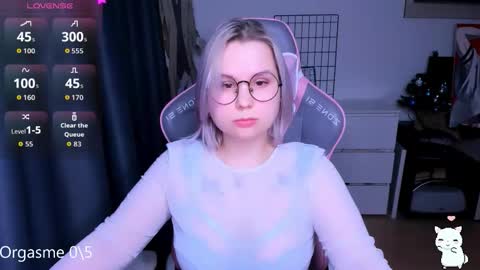 Kira online show from March 2, 6:04 pm