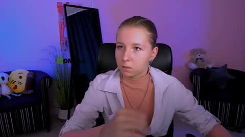Snapshot of miriam_crazy chatting on October 18, 8:37 am miriam_crazy online show from October 18, 8:37 am