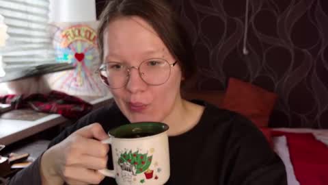 Snapshot of miriamor chatting on October 13, 7:52 am Mira online show from October 13, 7:52 am