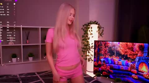 Snapshot of mirianscorgie chatting on November 17, 8:14 pm Elsa online show from November 17, 8:14 pm