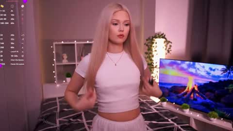 Snapshot of mirianscorgie chatting on November 20, 9:14 pm Elsa online show from November 20, 9:14 pm