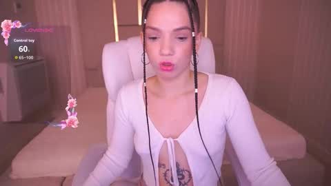 Snapshot of miriellenymph chatting on December 1, 7:02 am Mira online show from December 1, 7:02 am