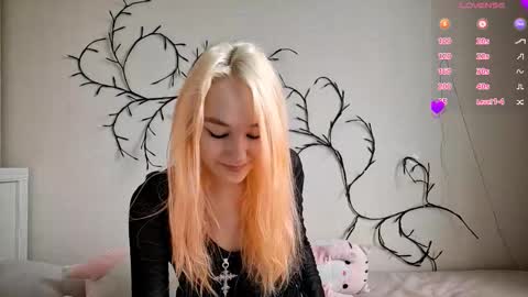 Snapshot of misamew chatting on February 24, 8:12 am MisaMew online show from February 24, 8:12 am